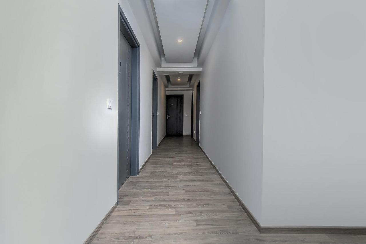 Готель Oyo Townhouse 044 Sector 14 Gurugram Ґурґаон Екстер'єр фото