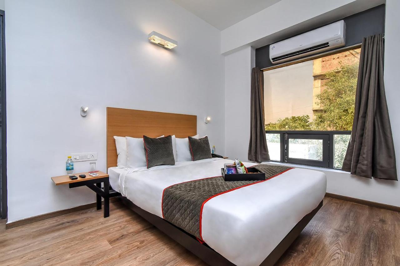 Готель Oyo Townhouse 044 Sector 14 Gurugram Ґурґаон Екстер'єр фото