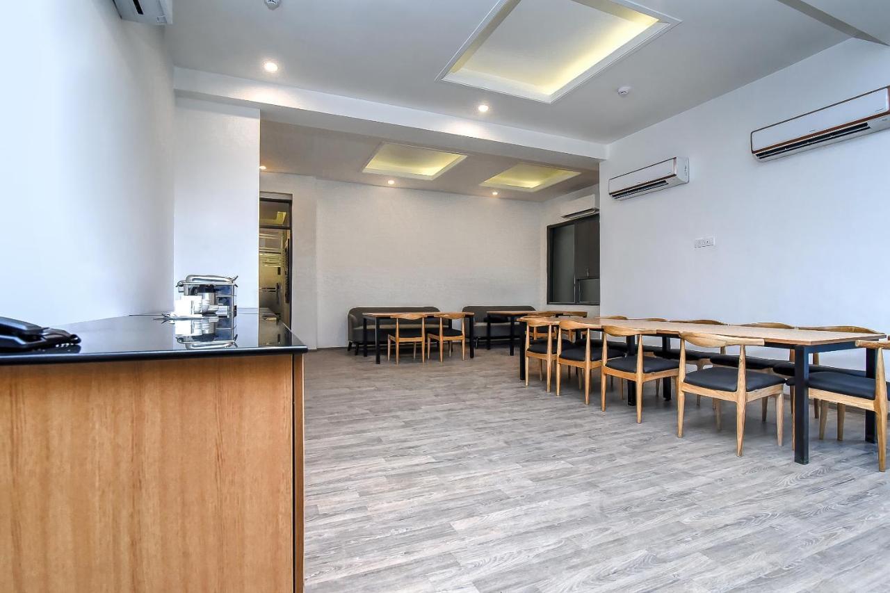 Готель Oyo Townhouse 044 Sector 14 Gurugram Ґурґаон Екстер'єр фото