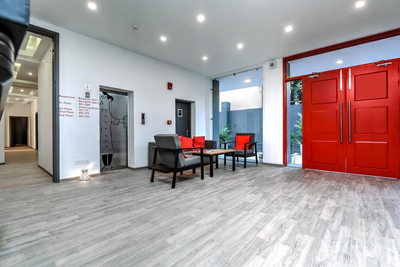 Готель Oyo Townhouse 044 Sector 14 Gurugram Ґурґаон Екстер'єр фото