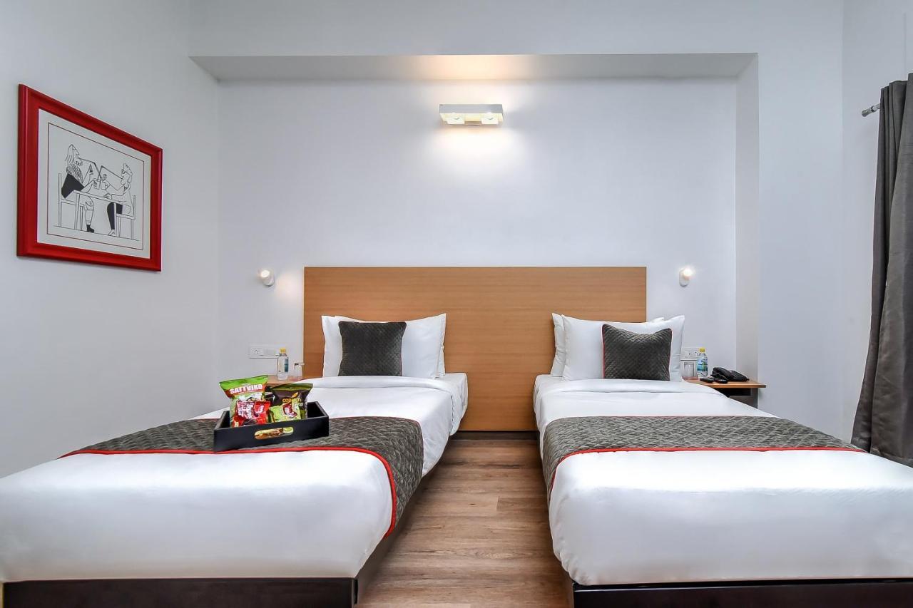 Готель Oyo Townhouse 044 Sector 14 Gurugram Ґурґаон Екстер'єр фото