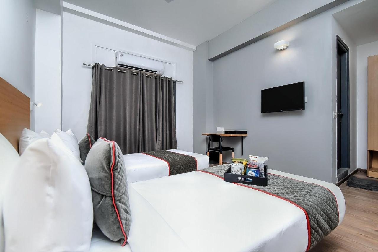 Готель Oyo Townhouse 044 Sector 14 Gurugram Ґурґаон Екстер'єр фото