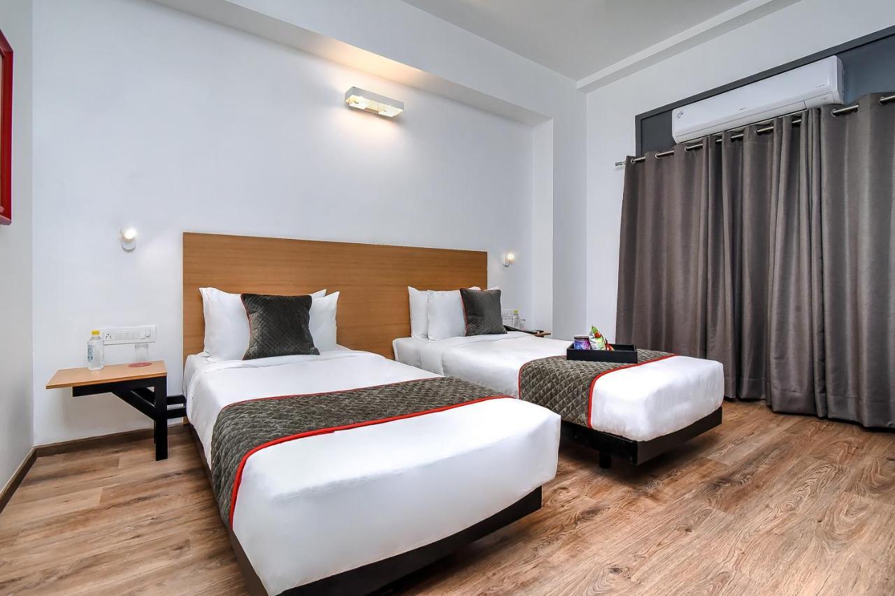 Готель Oyo Townhouse 044 Sector 14 Gurugram Ґурґаон Екстер'єр фото