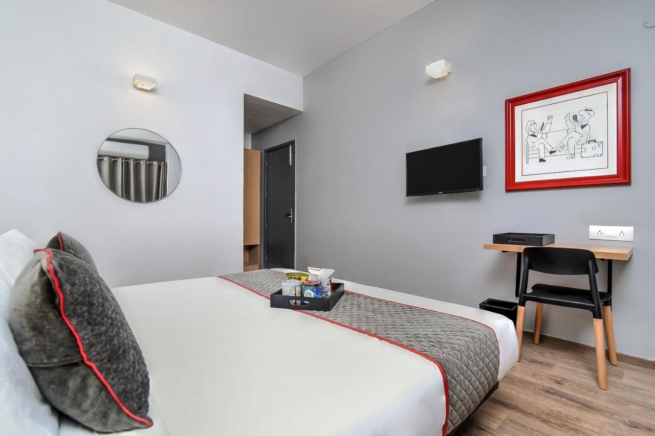 Готель Oyo Townhouse 044 Sector 14 Gurugram Ґурґаон Екстер'єр фото