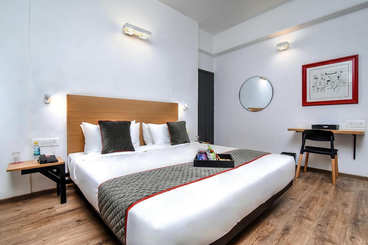 Готель Oyo Townhouse 044 Sector 14 Gurugram Ґурґаон Екстер'єр фото