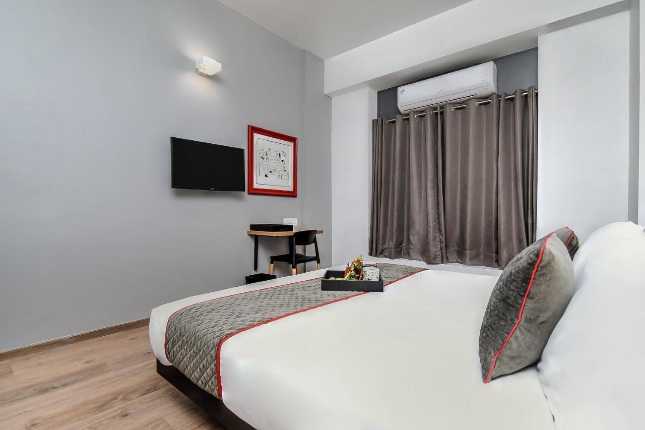 Готель Oyo Townhouse 044 Sector 14 Gurugram Ґурґаон Екстер'єр фото