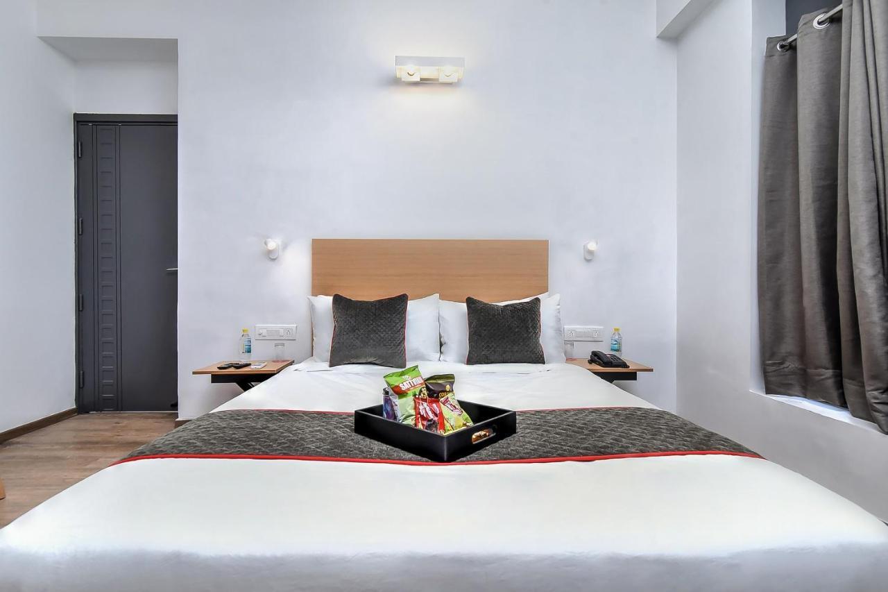Готель Oyo Townhouse 044 Sector 14 Gurugram Ґурґаон Екстер'єр фото